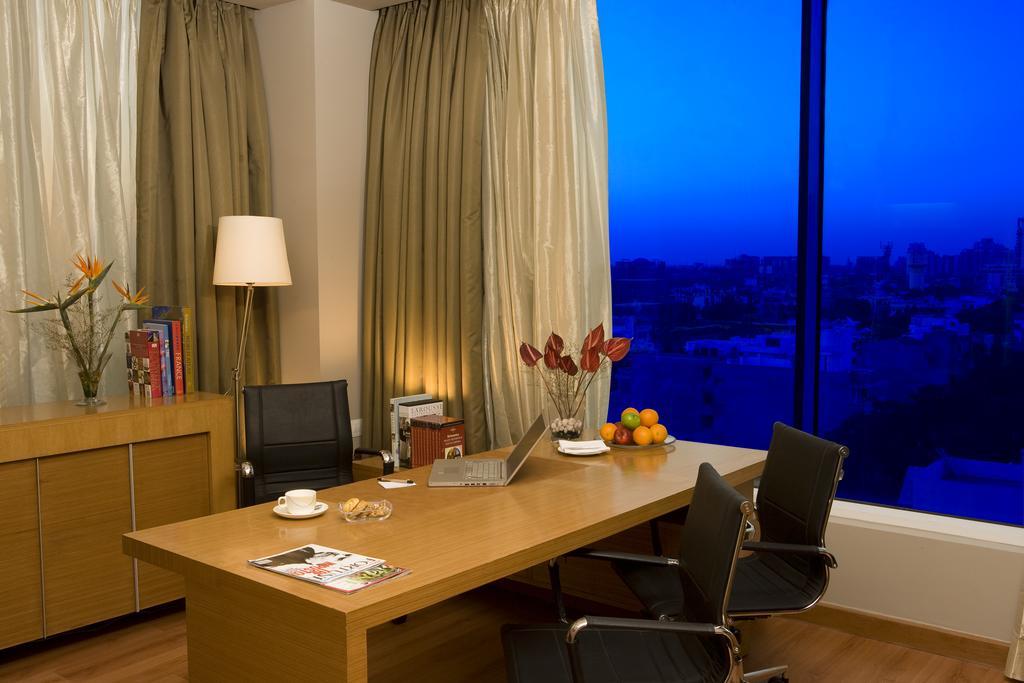 Radisson Blu Suites Gurgaon Exterior photo