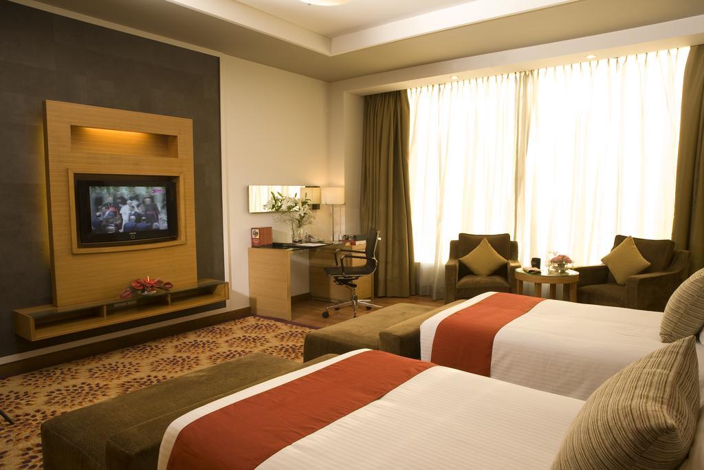 Radisson Blu Suites Gurgaon Exterior photo